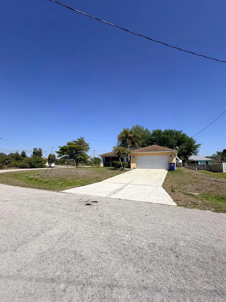 507 Peerless Cir #- Lehigh Acres, FL 33974