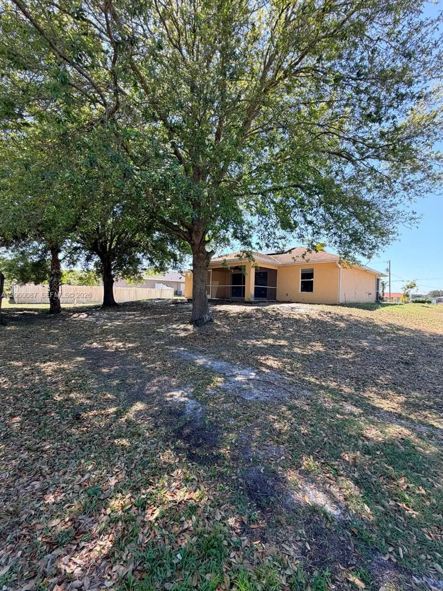 507 Peerless Cir #- Lehigh Acres, FL 33974