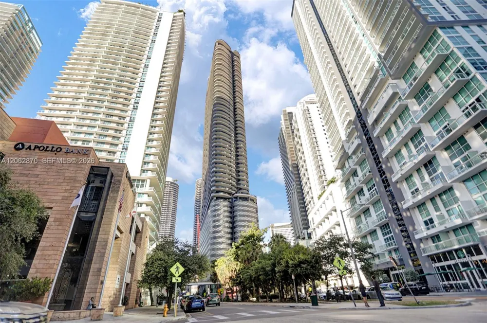 1000 Brickell Plaza #1904 Miami, FL 33131