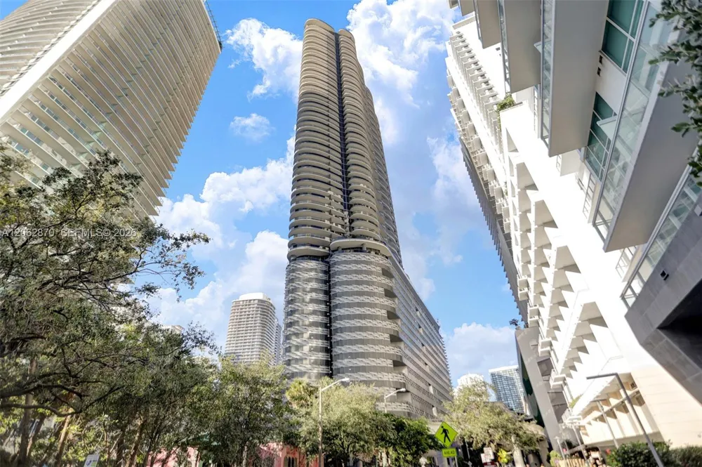 1000 Brickell Plaza #1904 Miami, FL 33131