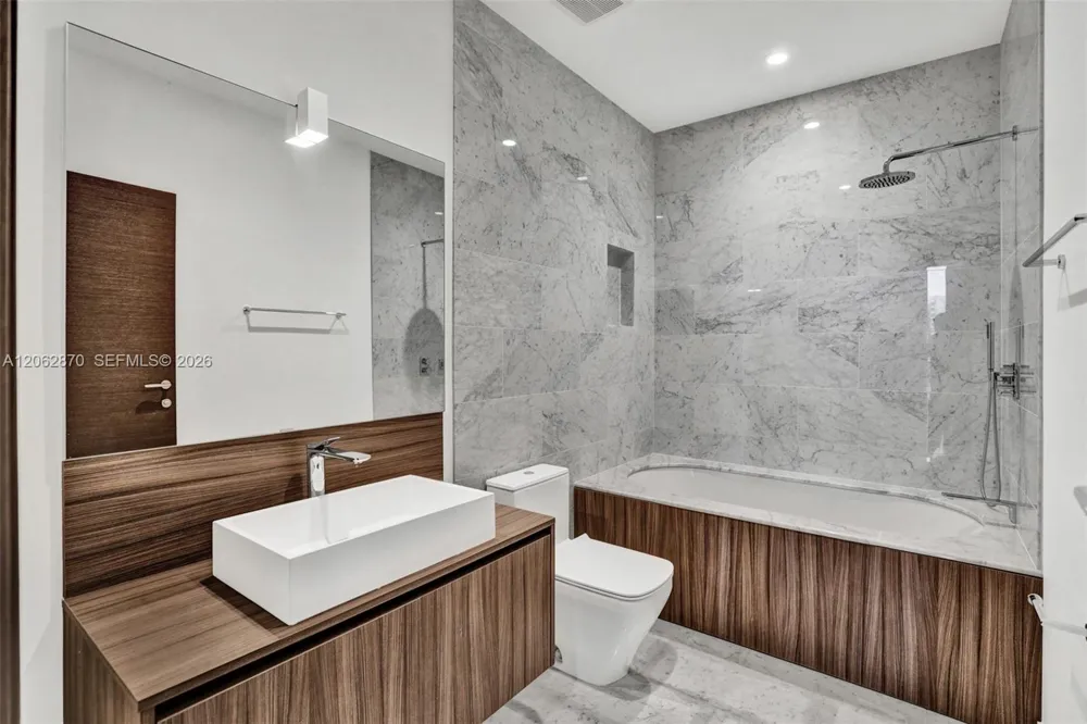 1000 Brickell Plaza #1904 Miami, FL 33131