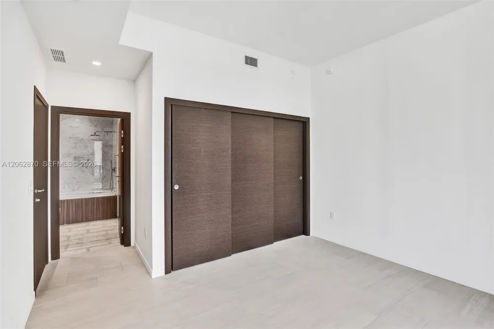 1000 Brickell Plaza #1904 Miami, FL 33131