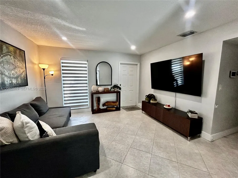 19302 NW 47th Pl #19302 Miami Gardens, FL 33055