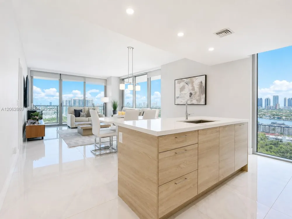 16385 Biscayne Blvd #2007 North Miami Beach, FL 33160