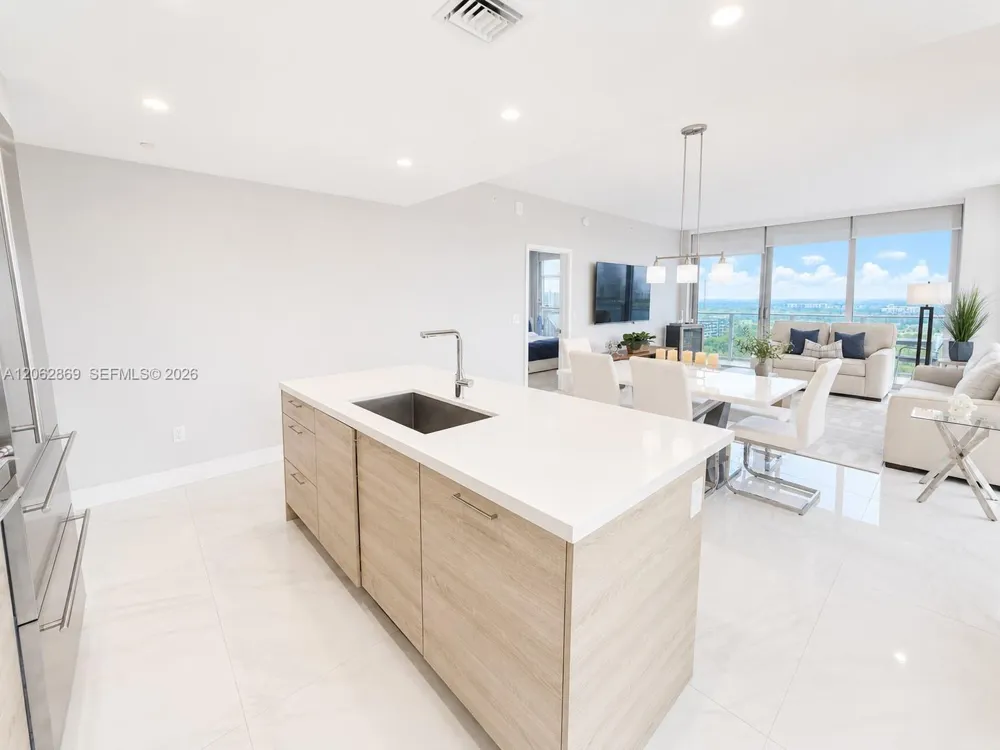 16385 Biscayne Blvd #2007 North Miami Beach, FL 33160