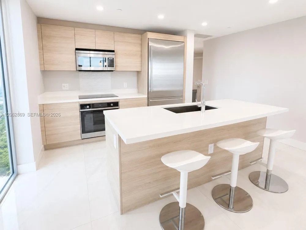 16385 Biscayne Blvd #2007 North Miami Beach, FL 33160