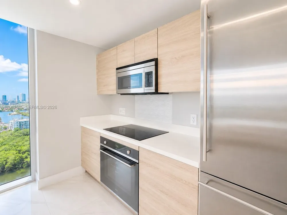 16385 Biscayne Blvd #2007 North Miami Beach, FL 33160