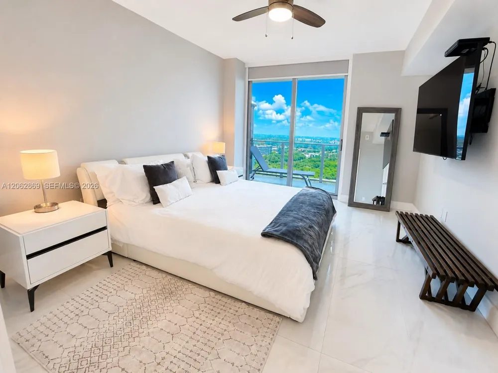 16385 Biscayne Blvd #2007 North Miami Beach, FL 33160