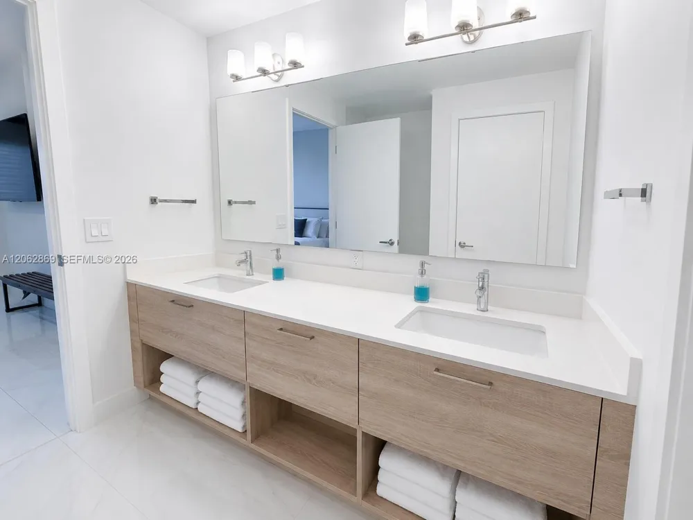 16385 Biscayne Blvd #2007 North Miami Beach, FL 33160