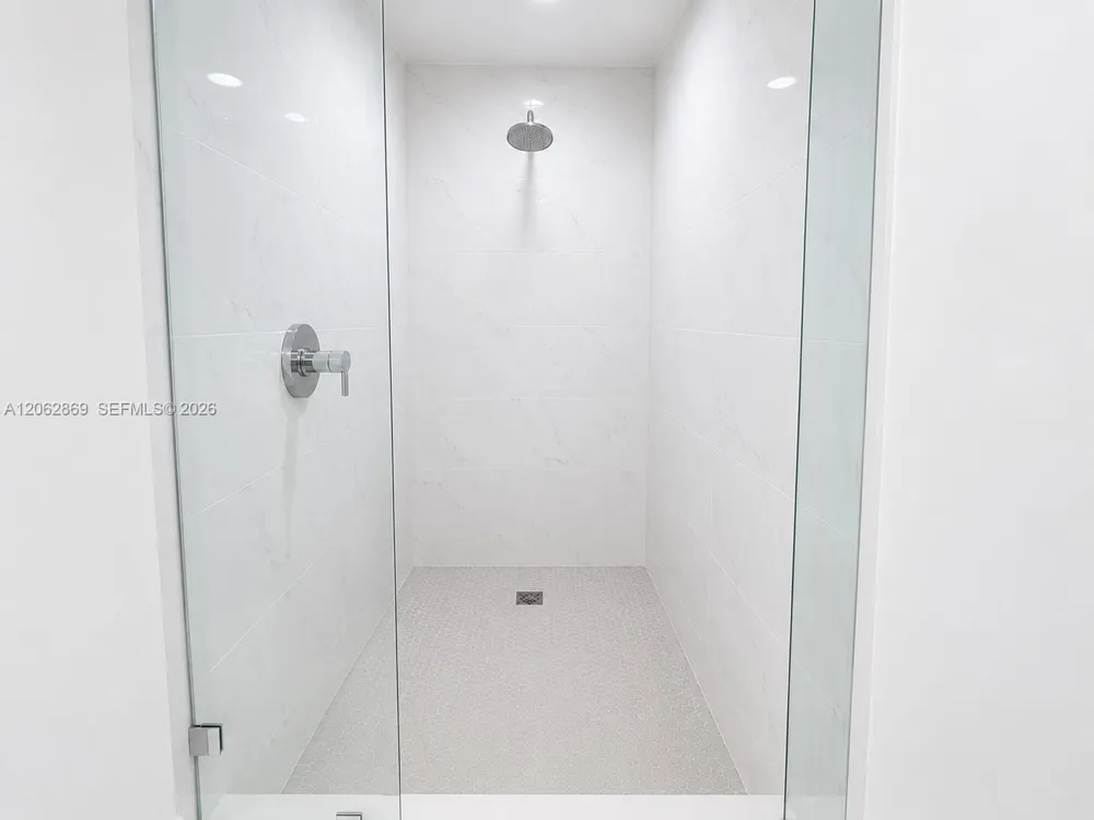 16385 Biscayne Blvd #2007 North Miami Beach, FL 33160