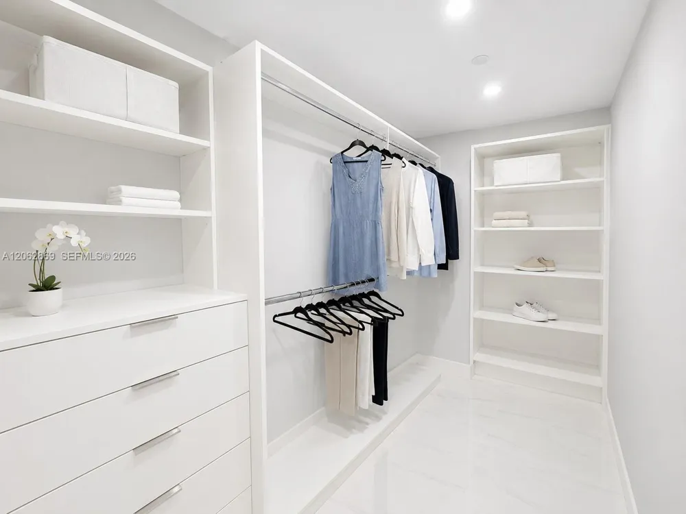16385 Biscayne Blvd #2007 North Miami Beach, FL 33160