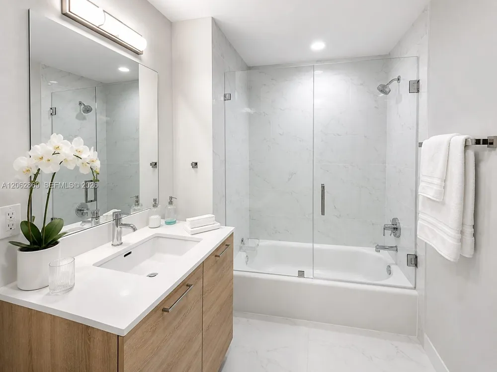 16385 Biscayne Blvd #2007 North Miami Beach, FL 33160