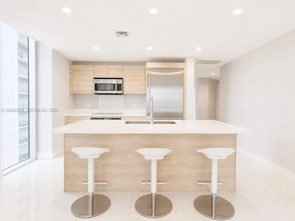 16385 Biscayne Blvd #2007 North Miami Beach, FL 33160