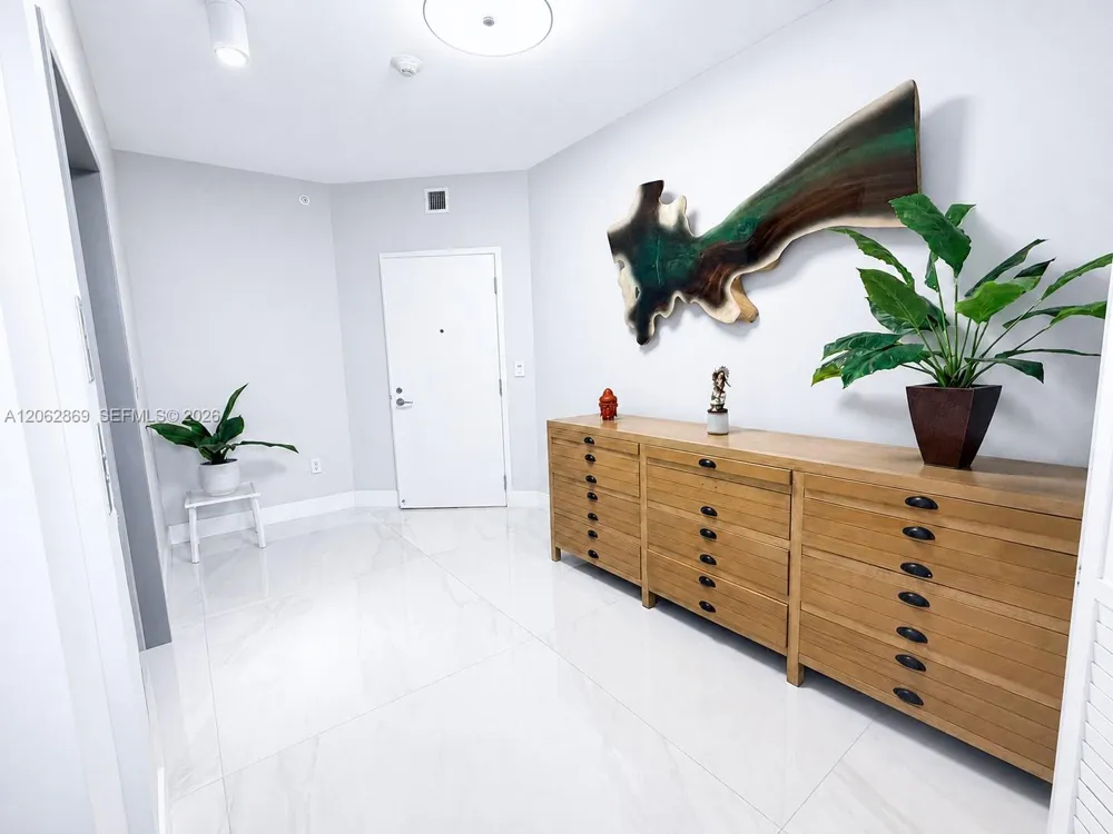 16385 Biscayne Blvd #2007 North Miami Beach, FL 33160
