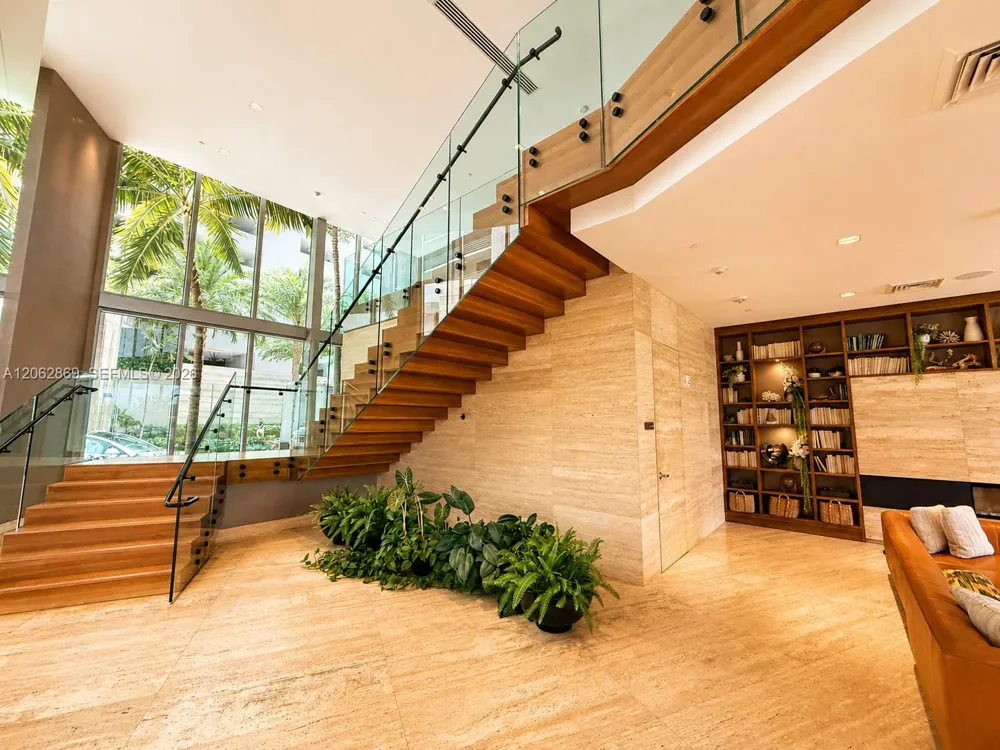 16385 Biscayne Blvd #2007 North Miami Beach, FL 33160