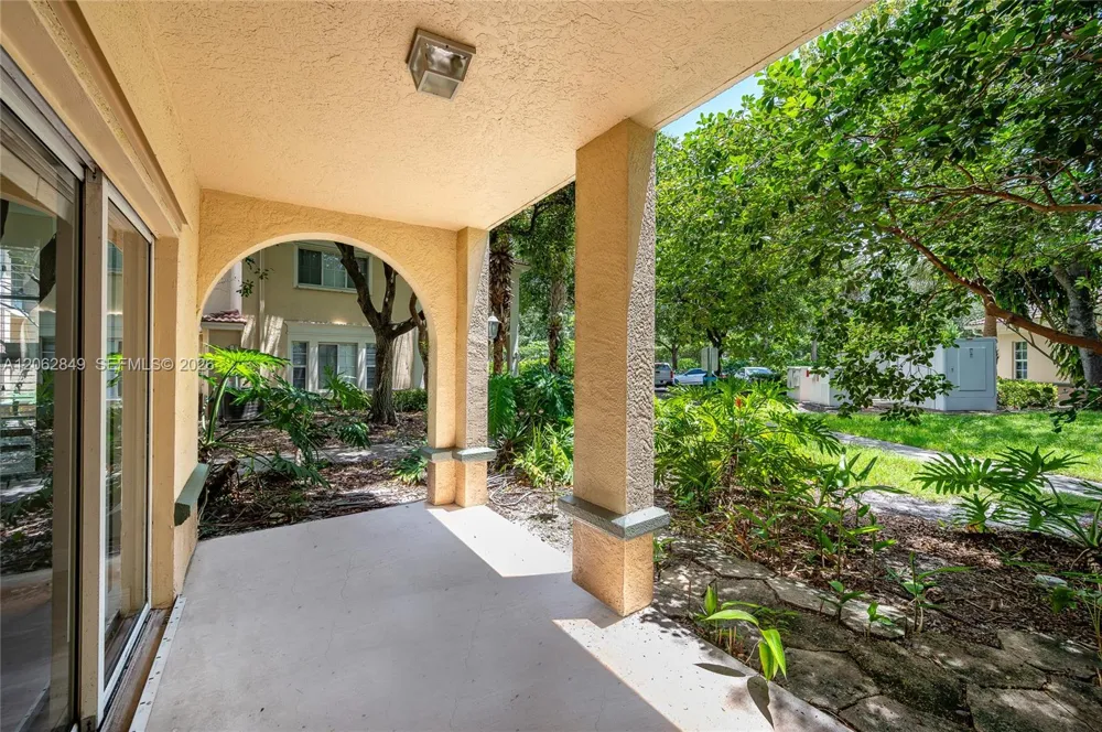 2482 Centergate Dr #101 Miramar, FL 33025
