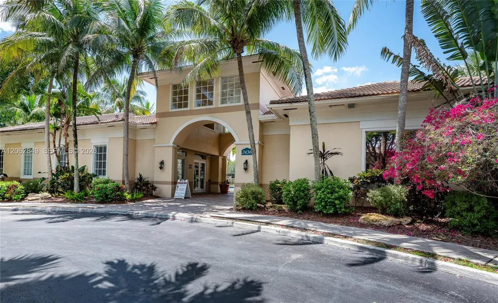 2482 Centergate Dr #101 Miramar, FL 33025