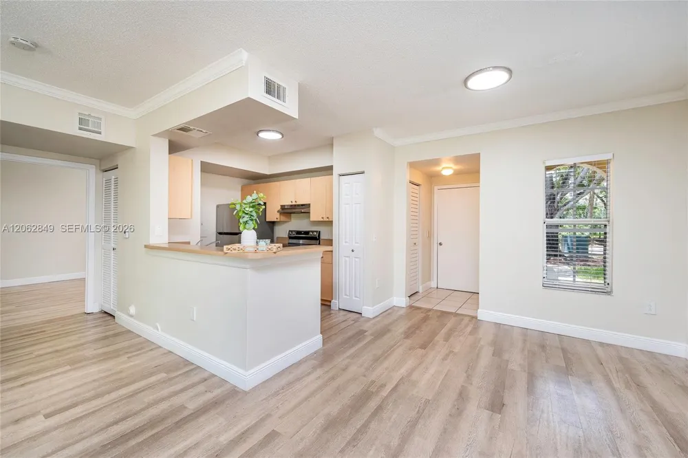 2482 Centergate Dr #101 Miramar, FL 33025