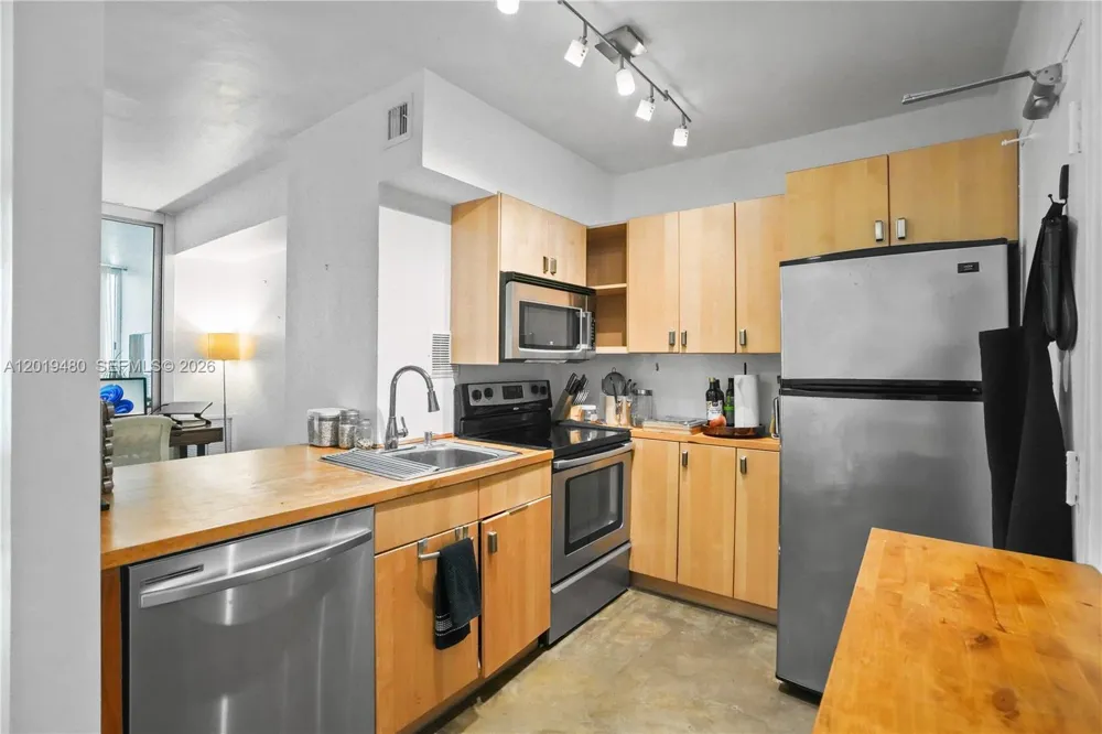 1200 West Ave #819 Miami Beach, FL 33139