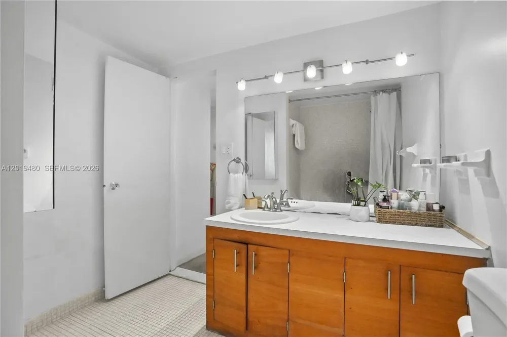 1200 West Ave #819 Miami Beach, FL 33139