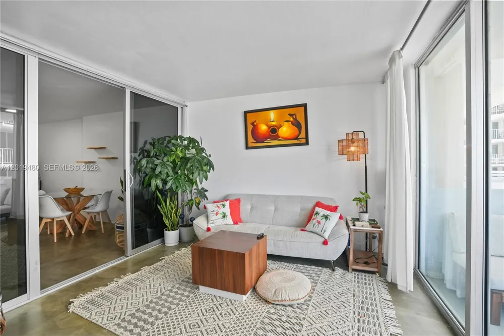 1200 West Ave #819 Miami Beach, FL 33139