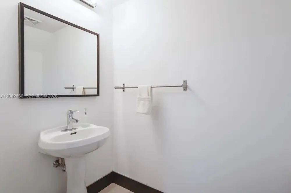 60 SW 13th St #3814 Miami, FL 33130