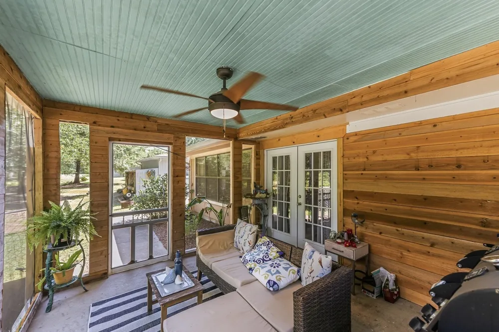 2217 Shannon Drive Huntsville, TX 77320