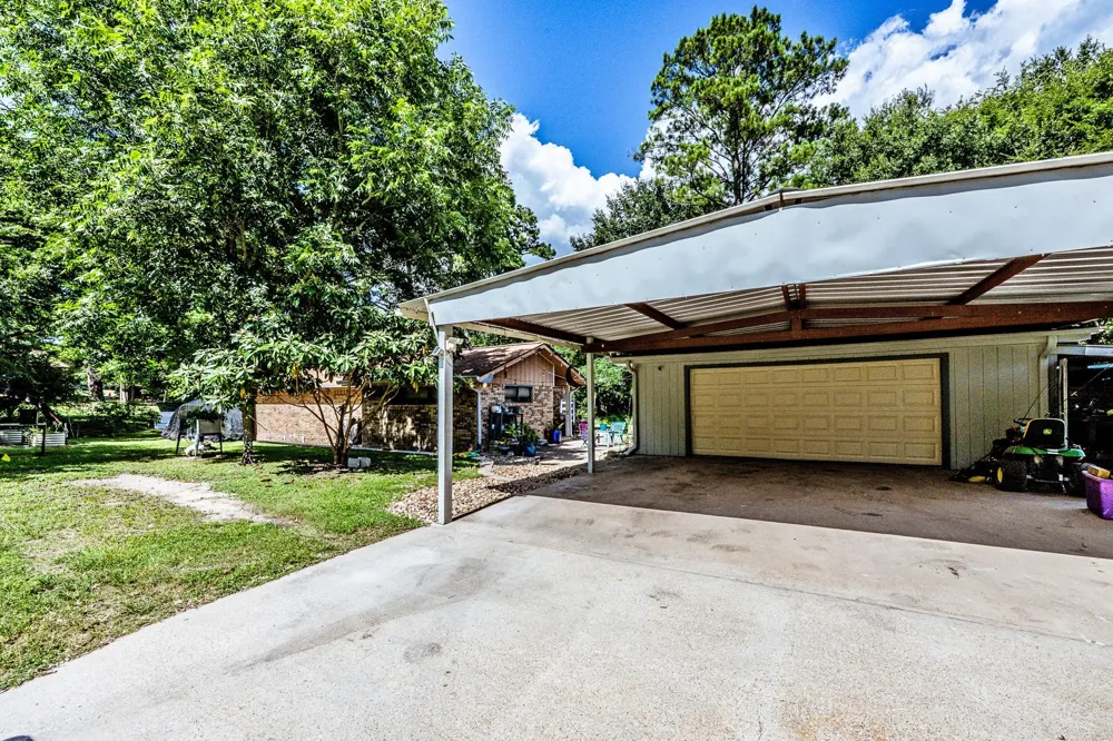 2217 Shannon Drive Huntsville, TX 77320