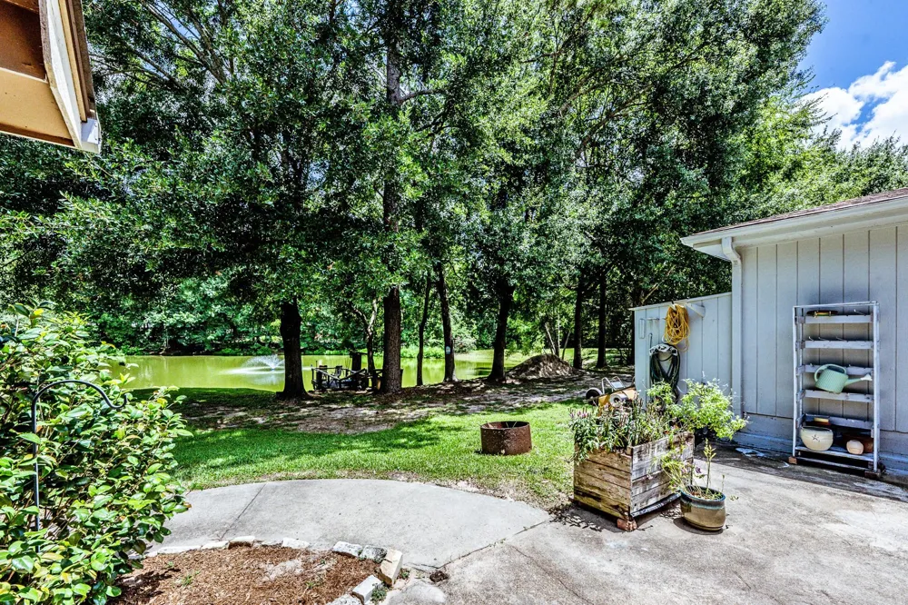 2217 Shannon Drive Huntsville, TX 77320
