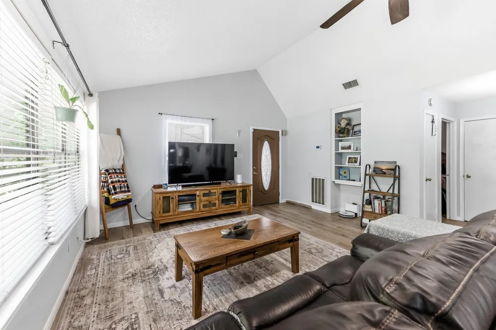 2217 Shannon Drive Huntsville, TX 77320