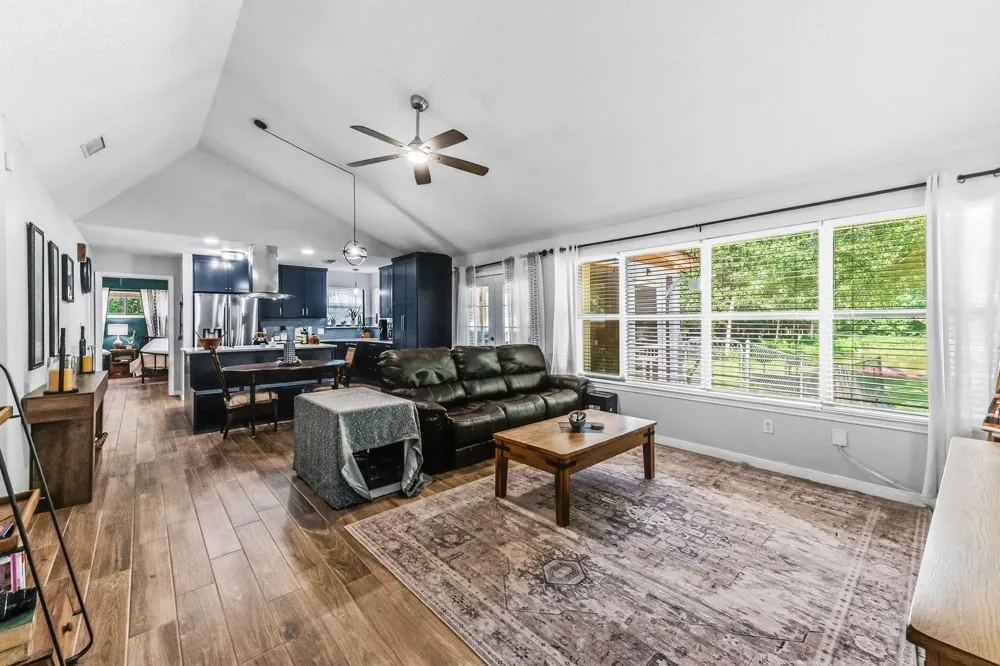2217 Shannon Drive Huntsville, TX 77320