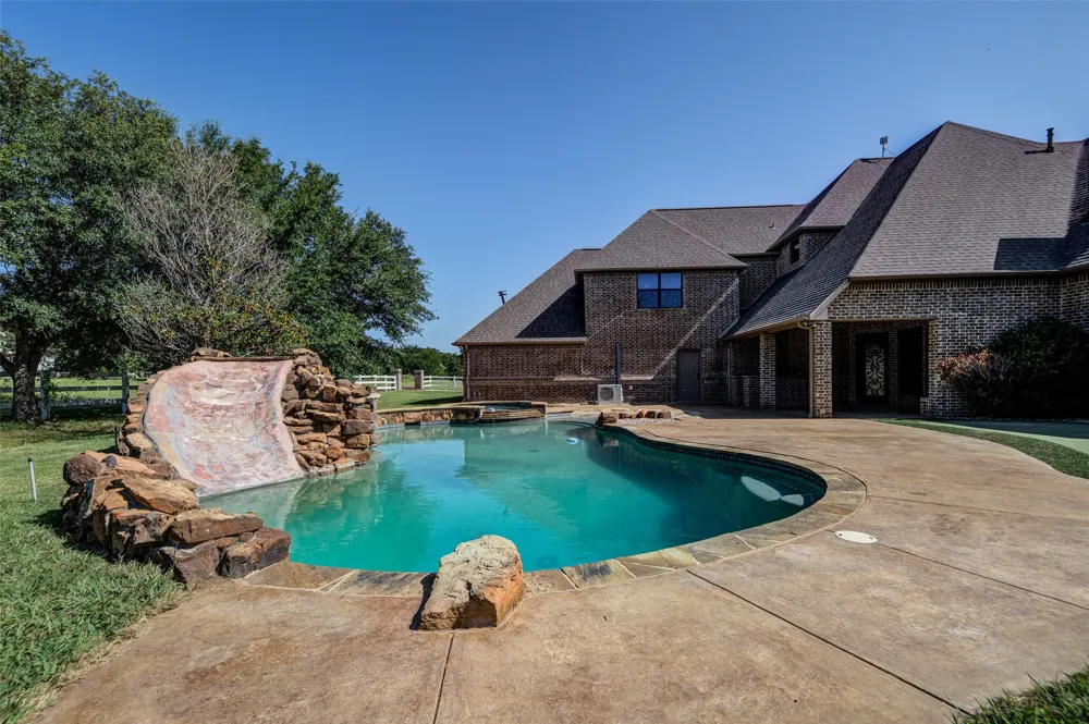 1420 FM 2123 Paradise, TX 76073