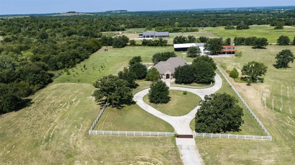 1420 FM 2123 Paradise, TX 76073
