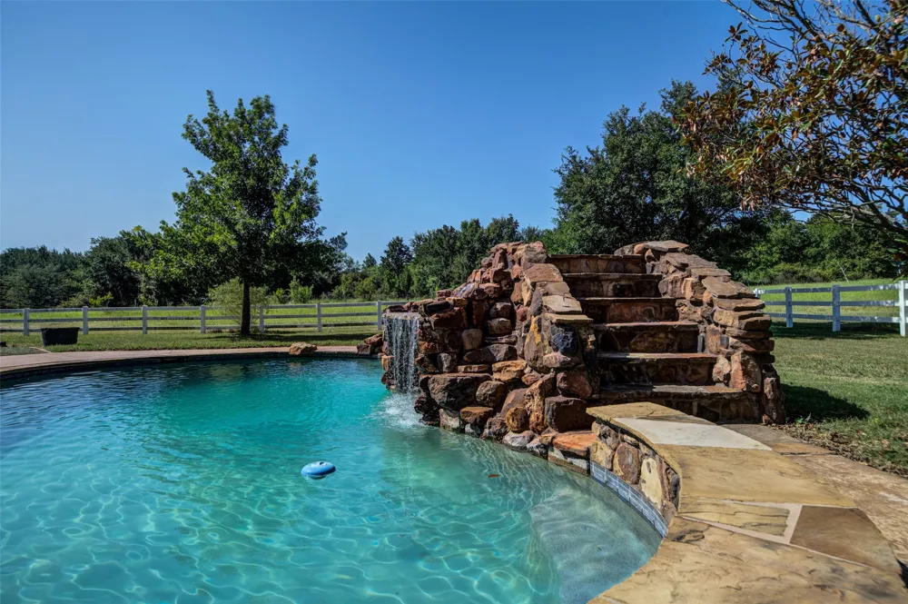 1420 FM 2123 Paradise, TX 76073