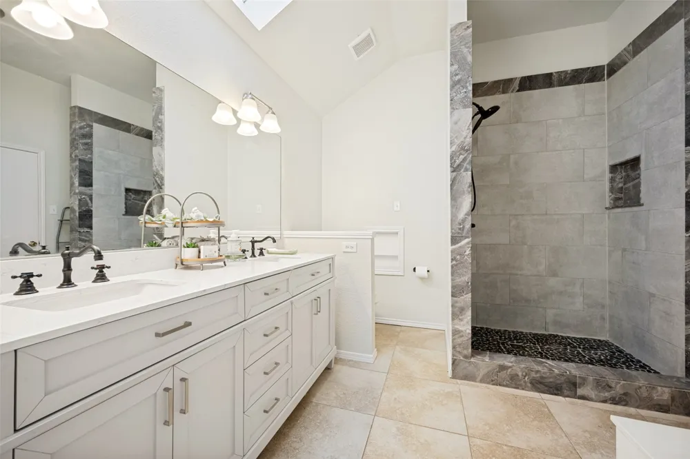 2515 Mountainview Drive Corinth, TX 76210