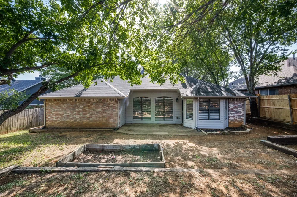 2515 Mountainview Drive Corinth, TX 76210