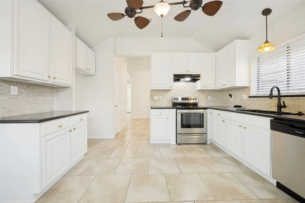 2515 Mountainview Drive Corinth, TX 76210