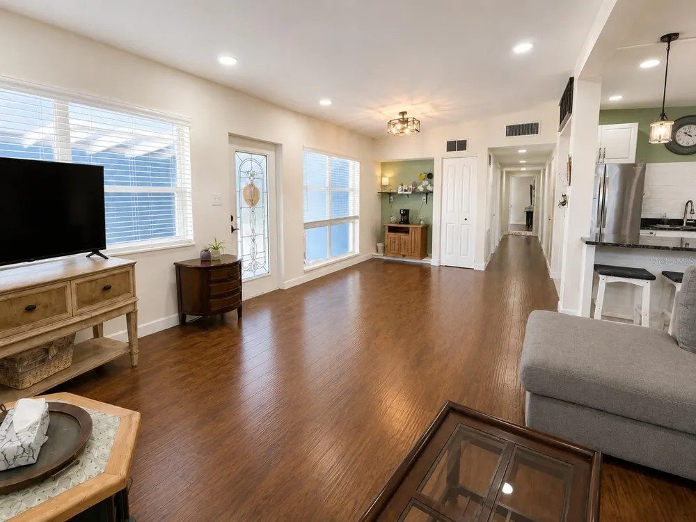 1004 DARTMOUTH DRIVE Bradenton, FL 34207