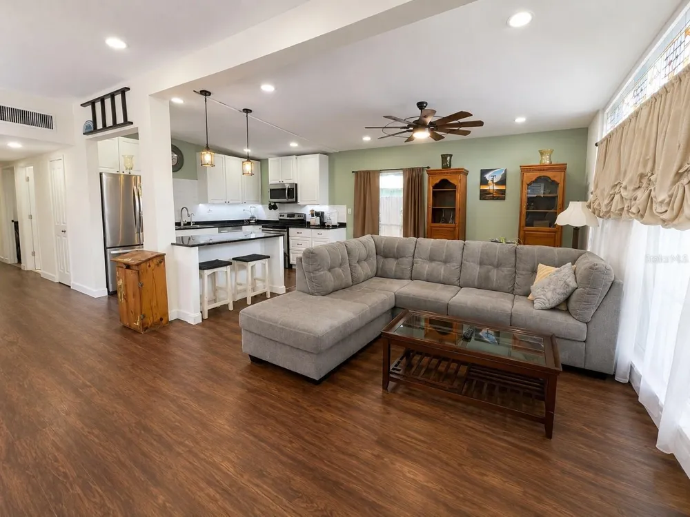 1004 DARTMOUTH DRIVE Bradenton, FL 34207
