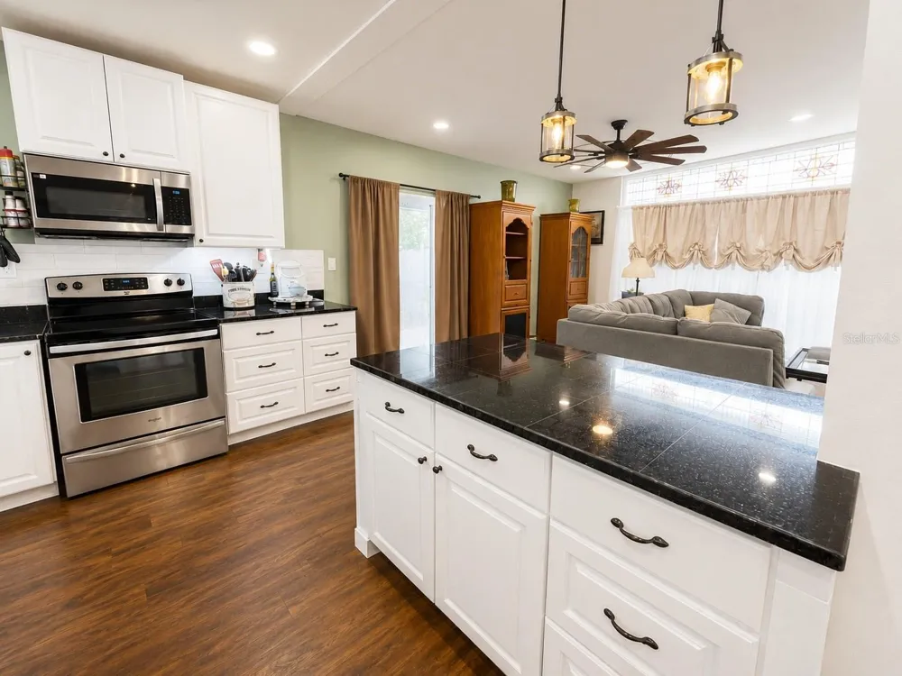 1004 DARTMOUTH DRIVE Bradenton, FL 34207