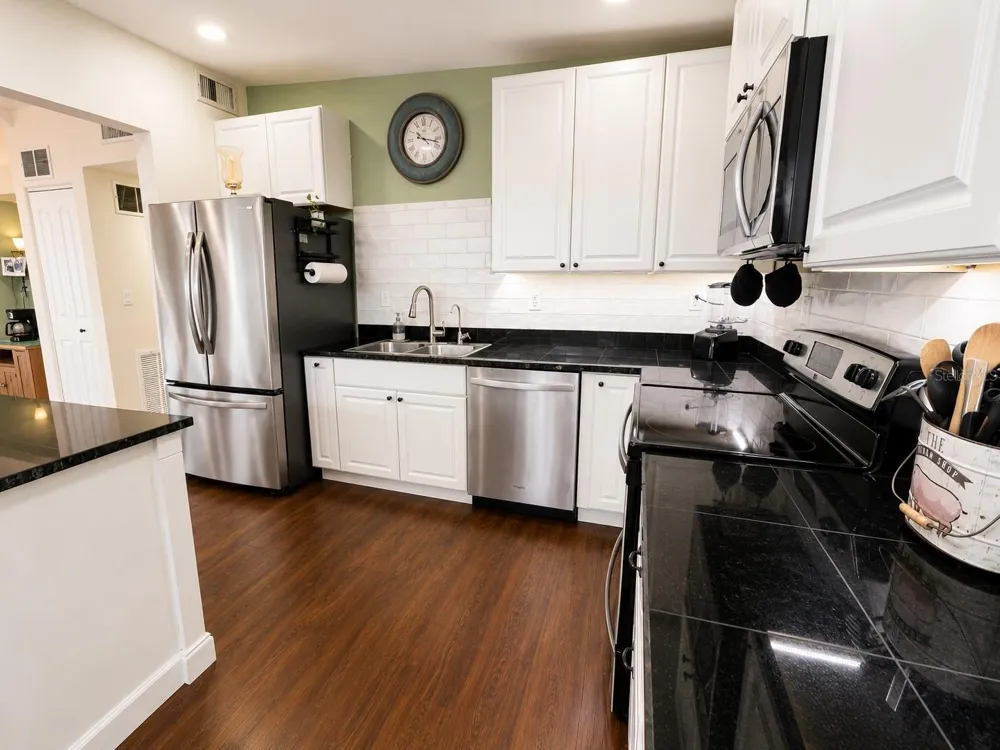 1004 DARTMOUTH DRIVE Bradenton, FL 34207
