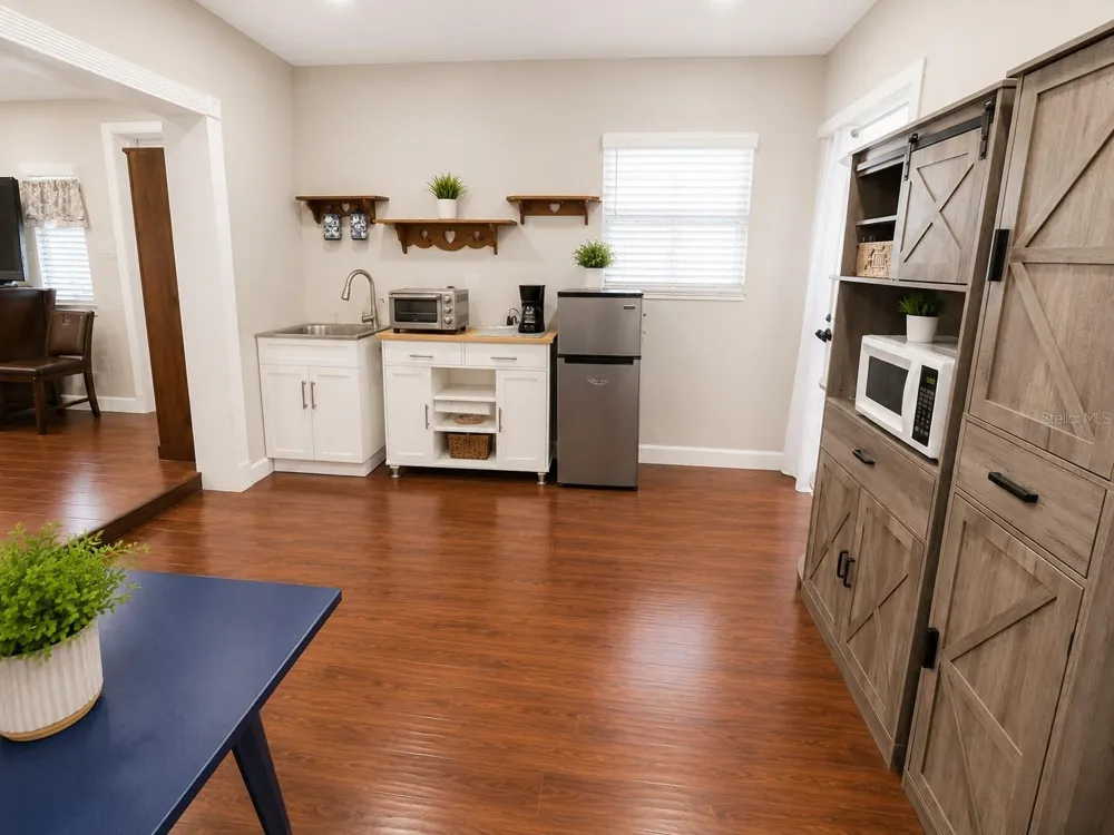1004 DARTMOUTH DRIVE Bradenton, FL 34207