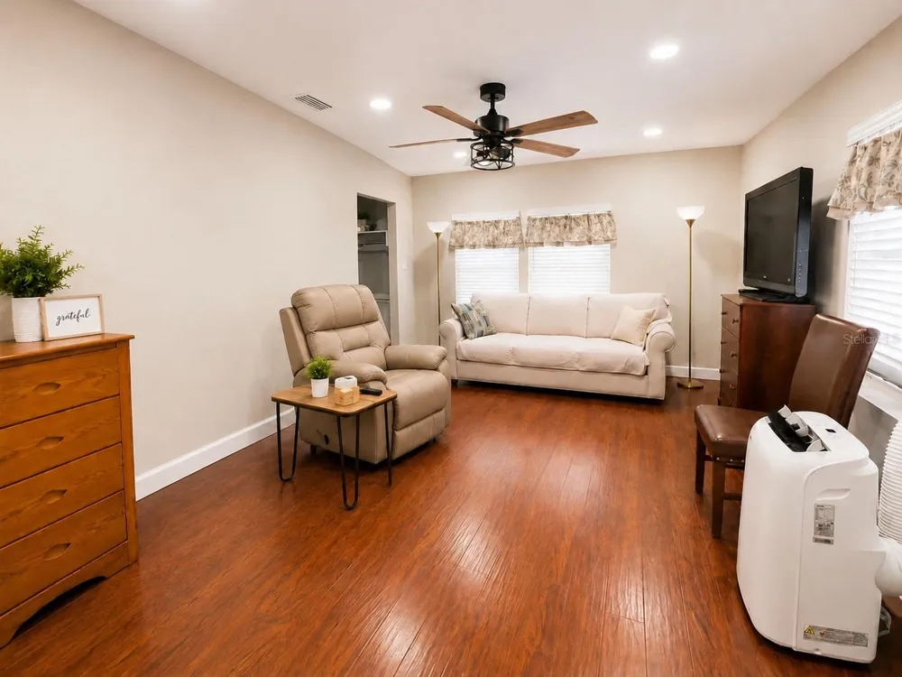 1004 DARTMOUTH DRIVE Bradenton, FL 34207