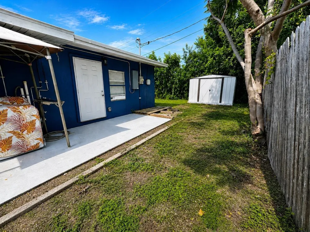 1004 DARTMOUTH DRIVE Bradenton, FL 34207