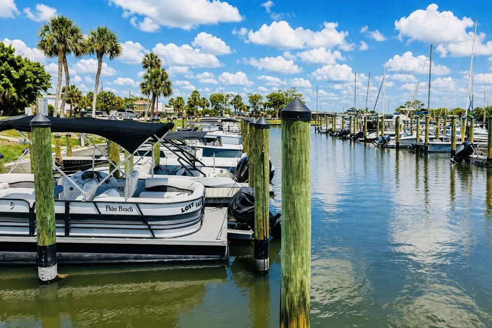 1004 DARTMOUTH DRIVE Bradenton, FL 34207