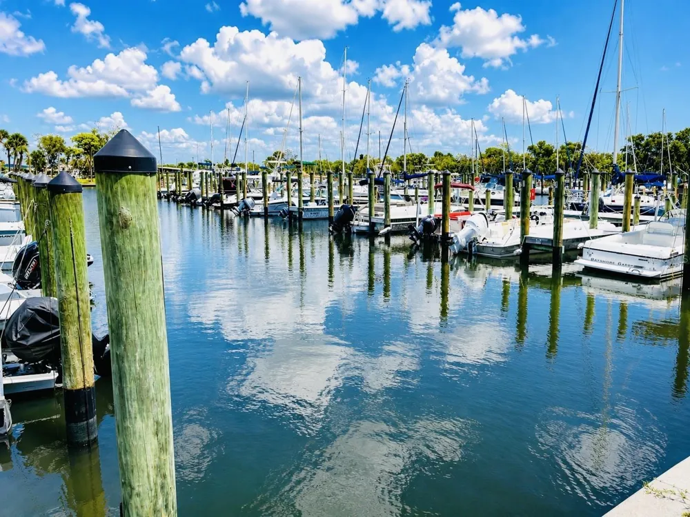 1004 DARTMOUTH DRIVE Bradenton, FL 34207