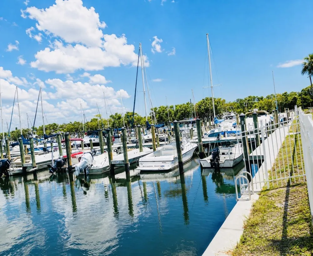 1004 DARTMOUTH DRIVE Bradenton, FL 34207