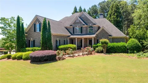 2401 Floral Valley Drive