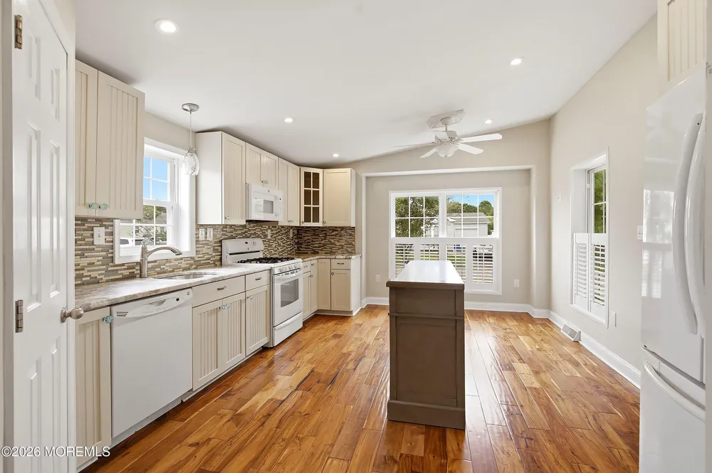 9 Rocky Hill Road Manahawkin, NJ 08050