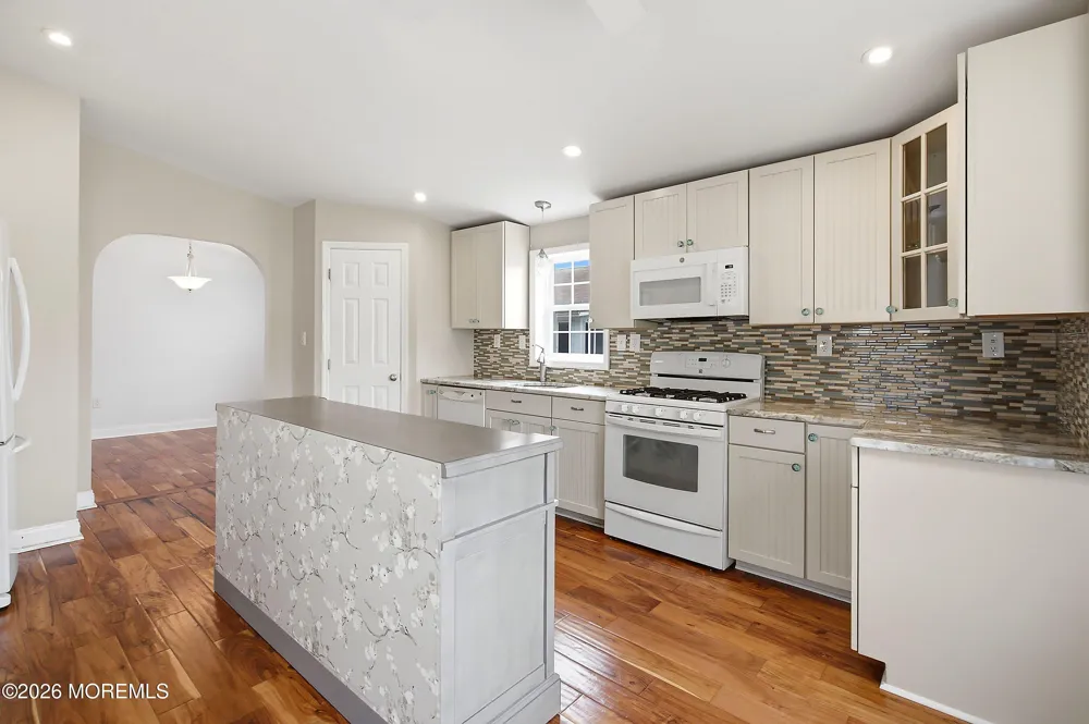 9 Rocky Hill Road Manahawkin, NJ 08050